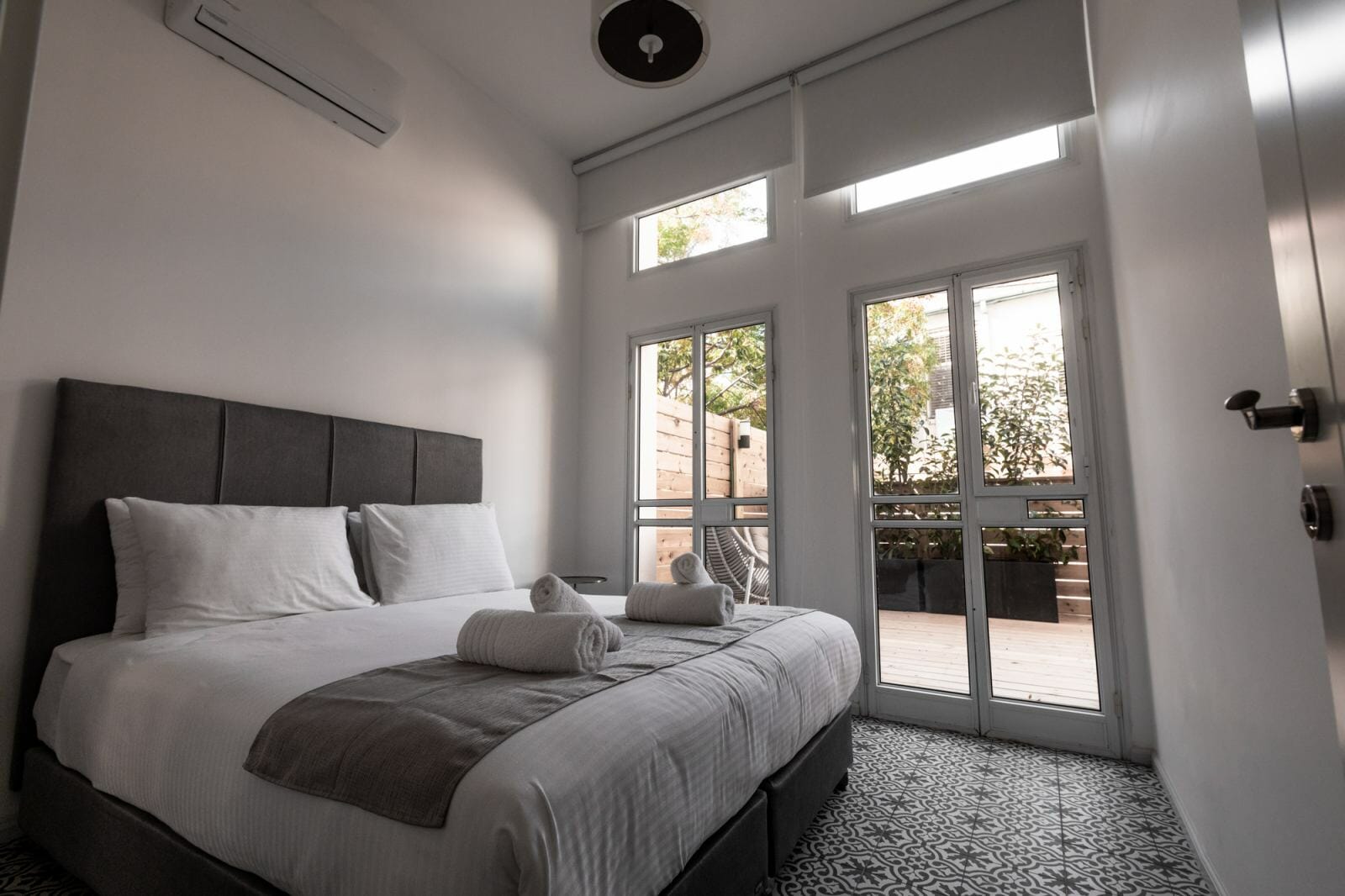 Apartment 003 view 11