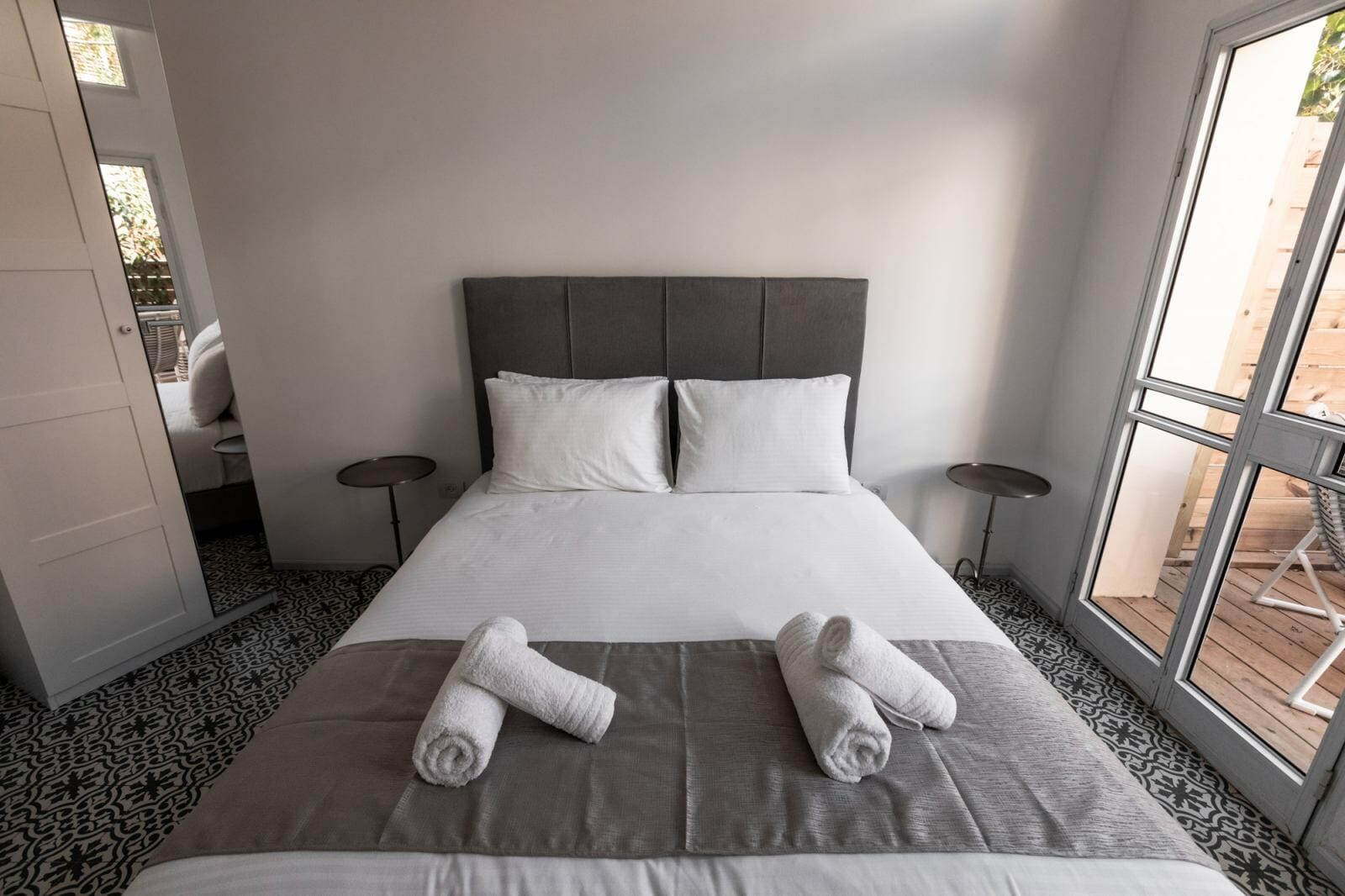 Apartment 003 view 9