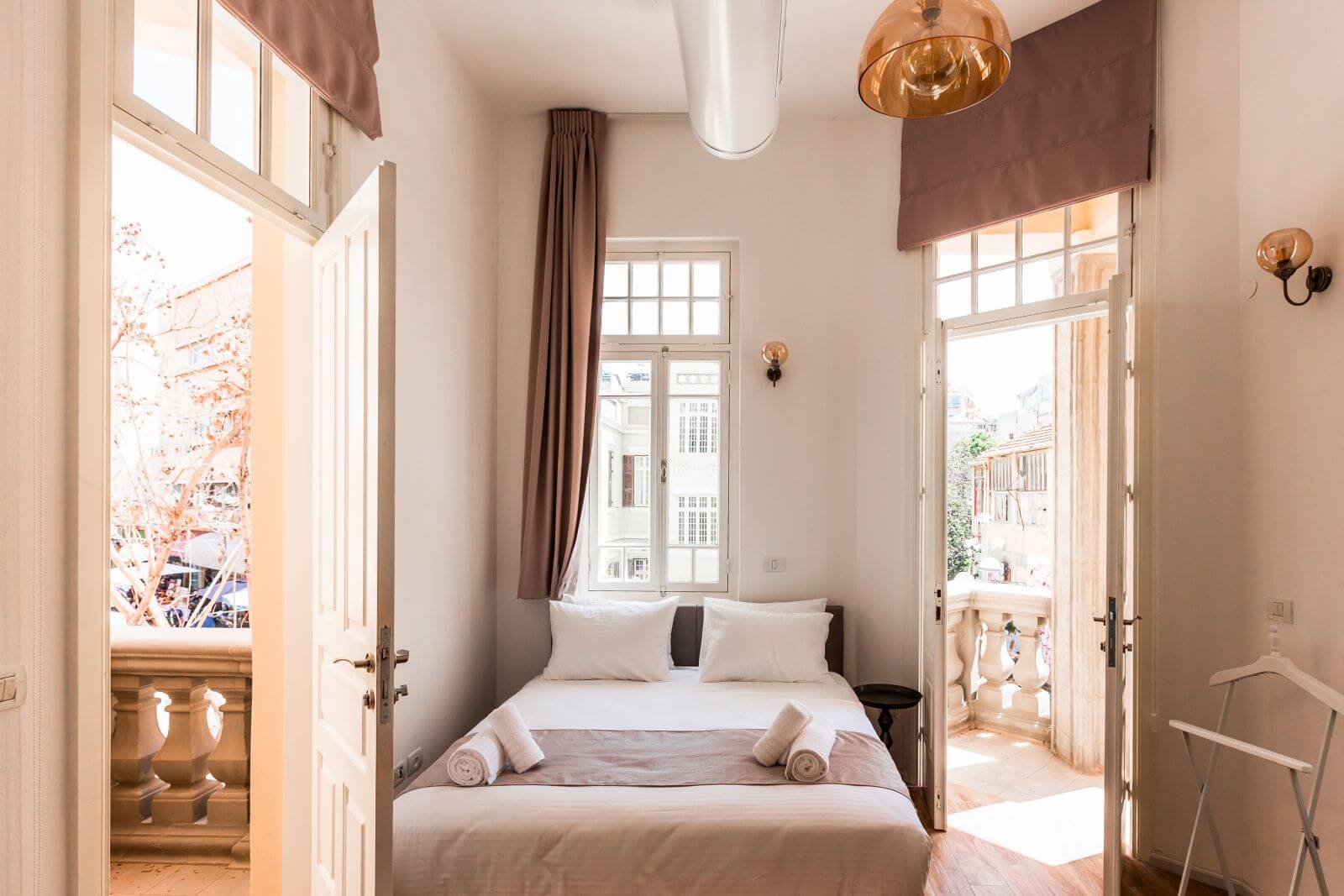 Superior apartment 101 with balcony overlooking Nahalat Binyamin