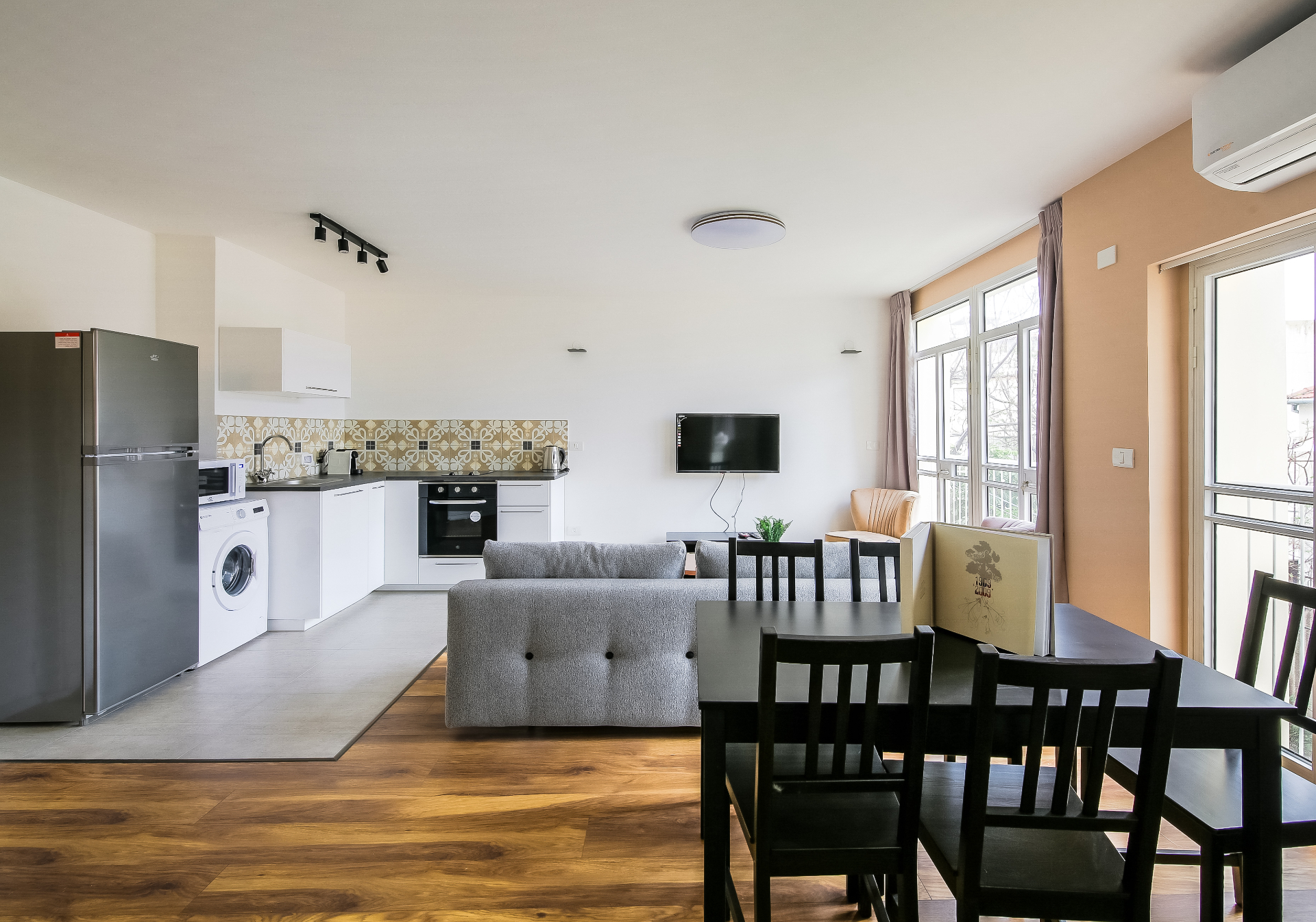 Apartment 103 - Image 5