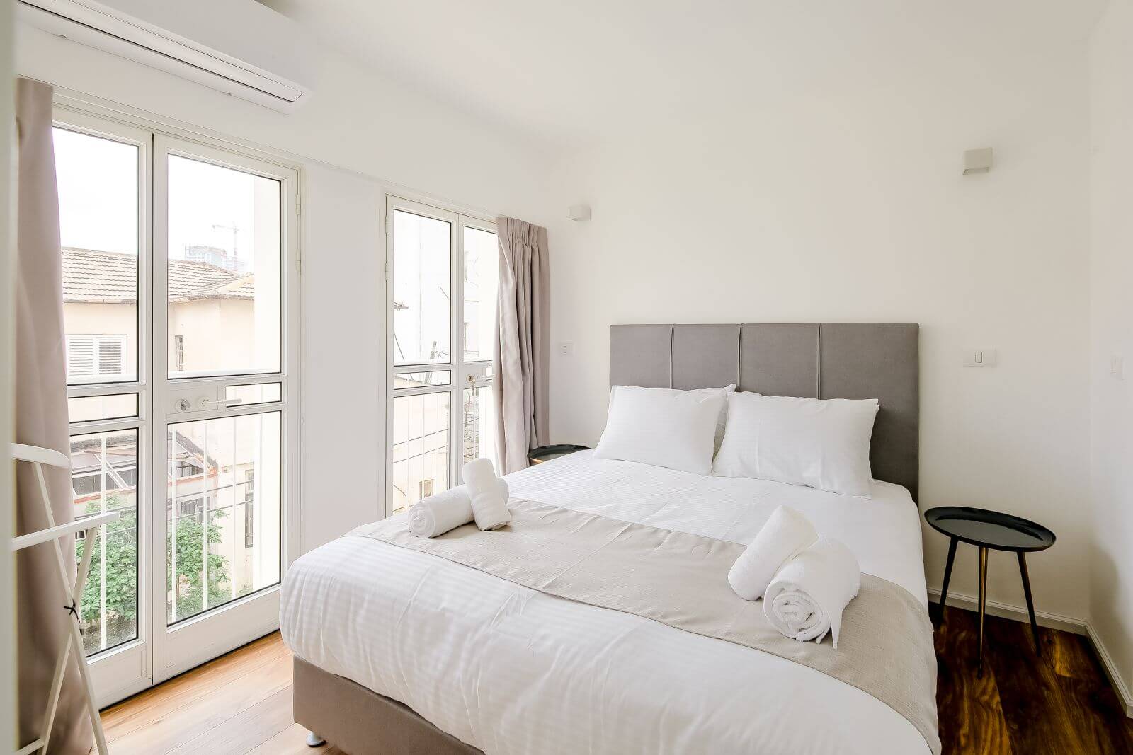 Apartment 104 - Image 8