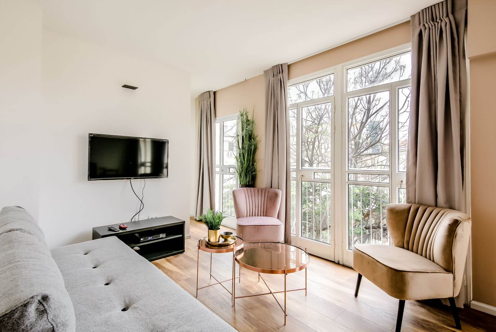 Apartment 104 - Image 9