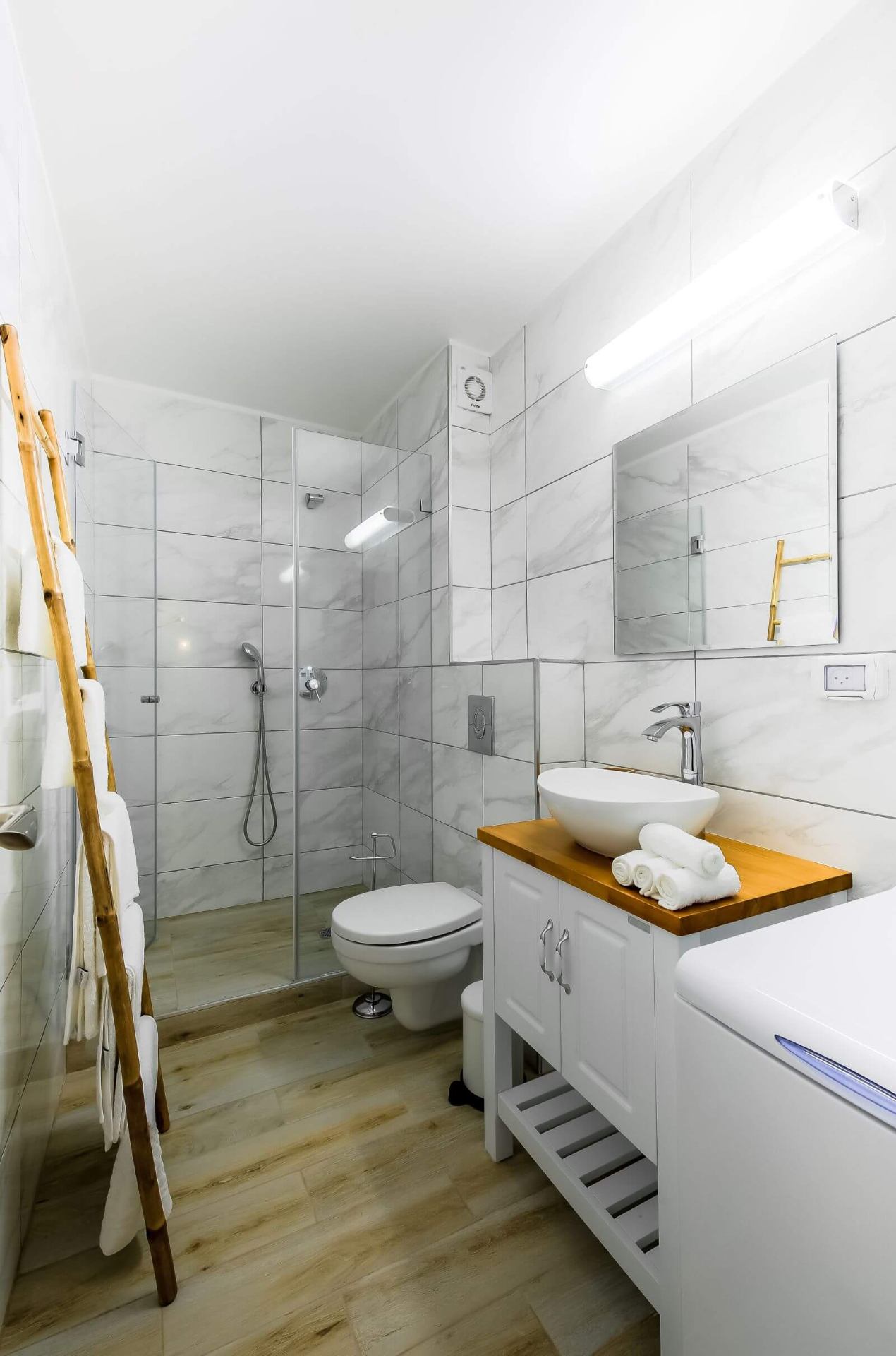 Apartment 105 - Image 3