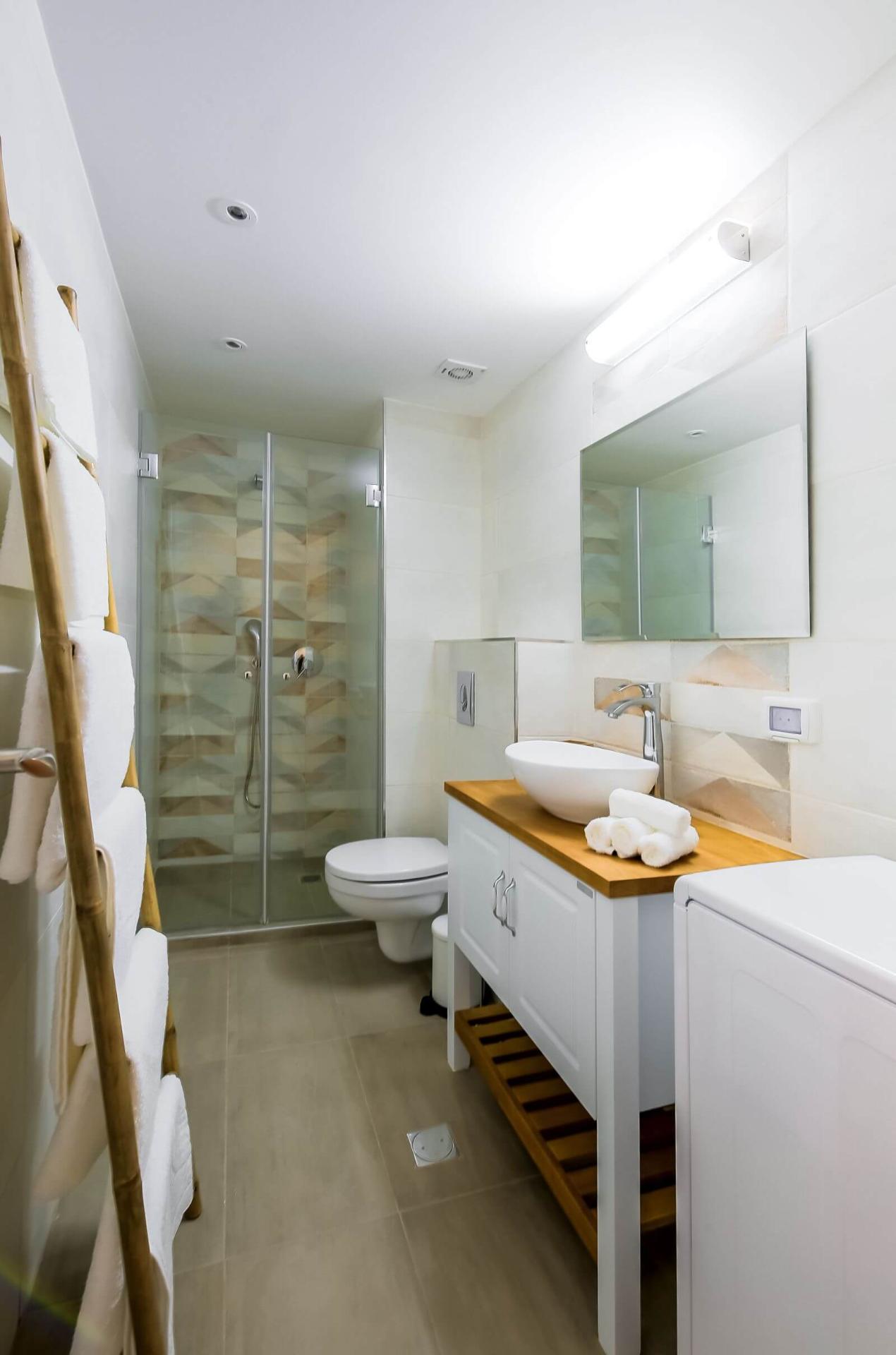 Apartment 202 - Image 9