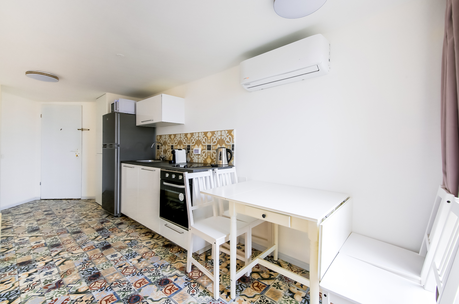 Luxurious Suite 203 - Image 7