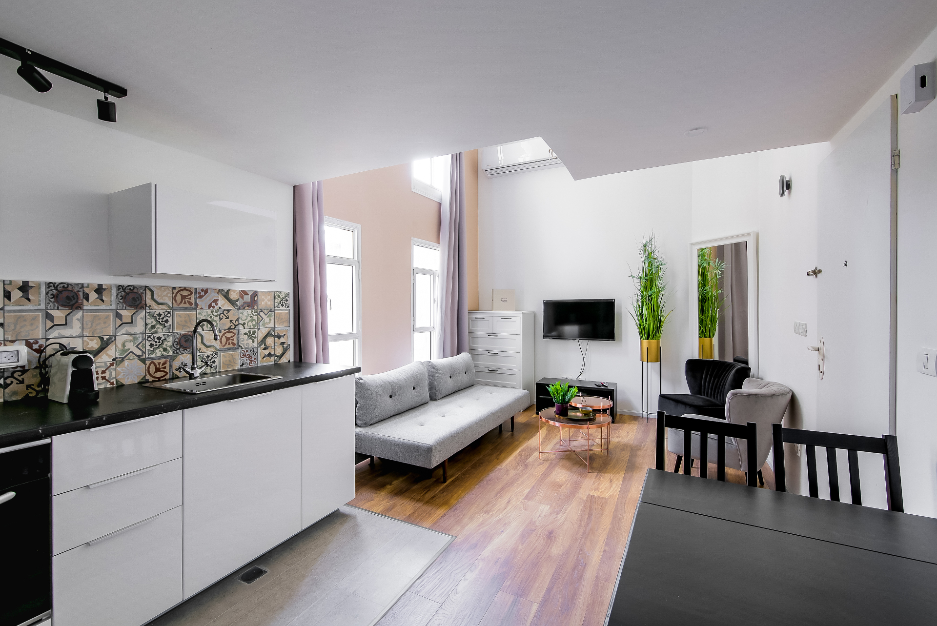 Standard Duplex Apartment 206 - Image 1