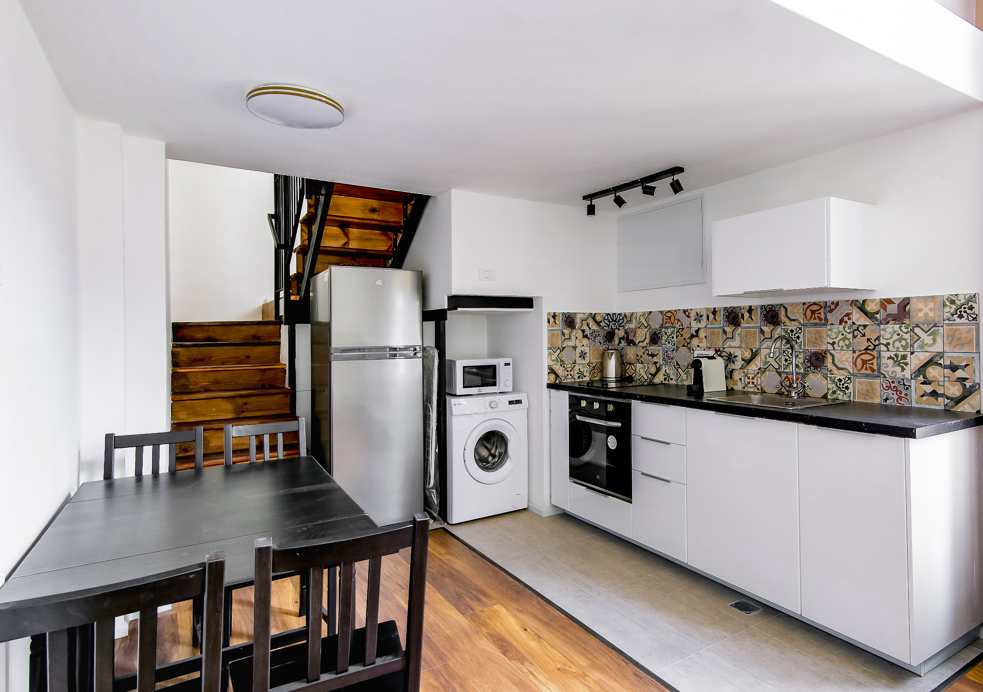 Standard Duplex Apartment 206 - Image 7