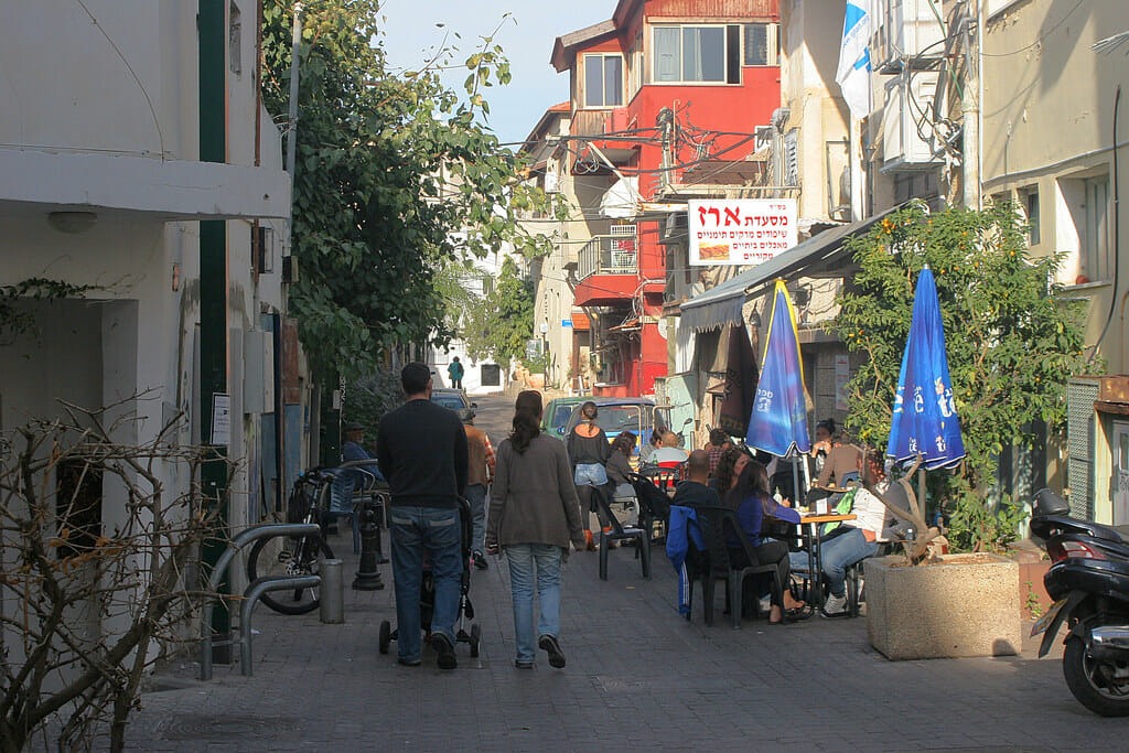 Colorful Kerem HaTeimanim street life